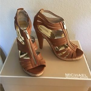 Michael Kors Robertson T strap